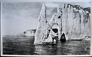 La Falaise à Marée Basse : Les Falaises d'Etretat