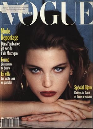 VOGUE, Paris, Juin/Juillet 1992. Mode Reportage: Dans l ambiance jet set de l ile Mustique. Forme...
