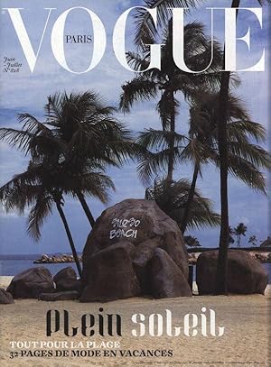 VOGUE, Paris, Supplement du No. 828, Juin/Juillet 2002, 32 pages de mode en vacances.