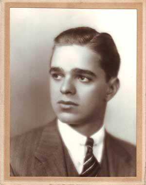 Photo portrait of young man speaker.