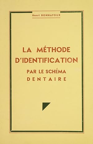 La méthode d'identification par le schéma dentaire.