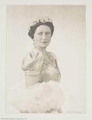 Superb unsigned portrait photo by Dorothy Wilding (The Queen Mother, 1900-2002, Queen of George VI)