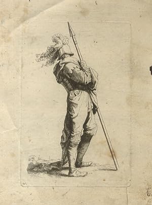 SOLDATO appoggiato ad una lancia.