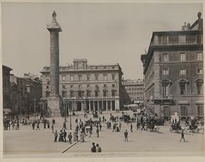 Roma - Piazza Colonna. Reg.-No. 6698 mit Figurenstaffagen, braungetönter Albuminabzug. Original -...