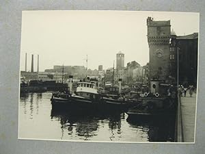 Riviera di Ponente. Porto di Savona; Torre di Leon Pancaldo. Quattro fotografie