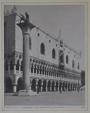 Venezia - Angolo Palazzo Ducale - colonna S. Marco