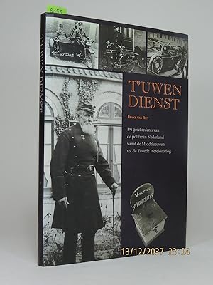 T'uwen dienst. De geschiedenis van de politie in Nederland vanaf de Middeleeuwen tot de Tweede We...