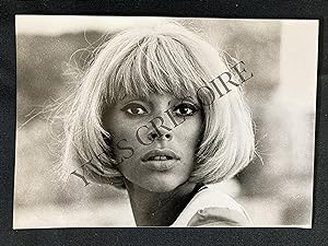 PHOTOGRAPHIE-MIREILLE D'ARC-LA GRANDE SAUTERELLE-GEORGES LAUTNER-1967