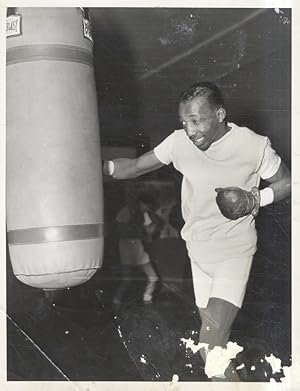 Fotografia originale del peso piuma americano Sandy Saddler (23.06.1926 - 18.01.2001), campione d...
