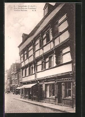 Carte postale Lannion, rue Geoffroy-de-Pontblanc, vieilles maisons