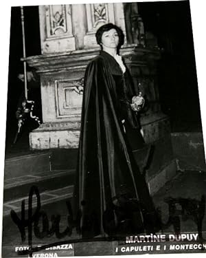 Photographie autographe signée de la Mezzo Soprano Martine Dupuy. Romeo, dans I Capuleti ed i Mon...