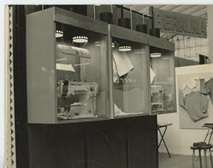 France, Exposition de machines à coudre, cca. 1955