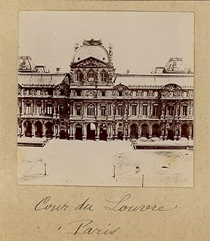 France, Paris, Cour du Louvre