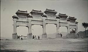 Chine, Pékin, Le Tombeau des Mings. Arc de Triomphe
