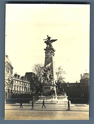 France, Paris, Place du Carrousel. Monument à Gambetta