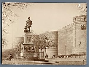 France, La Statue du Roi René à Angers
