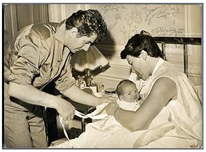 Daniel Gélin, sa femme Sylvie Hirsh et leur enfant Manuel né en 1958