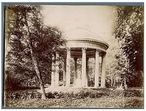 France, Temple de l'Amour élevé dans le parc du petit Trianon à Versailles