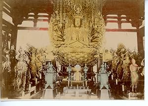 Japon Intérieur d'un temple bouddhiste