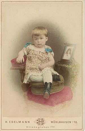 H. Edelmann, Une enfant pose