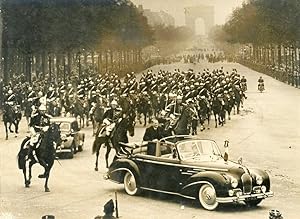 Le Président Coty fait son entrée dans Paris, le 24 décembre 1953