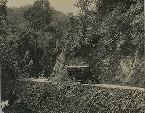 Malaisie, Milnes-Daimler lorry no. R 33 on a 1 : 25 gradient on the Kuala-Kubu road.