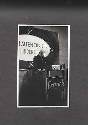 [Photo Album of the Hungarian Branch of the Franck Coffee Company.] [Altenfestes.] Den Alter zur ...