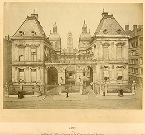 France, Lyon, l'hôtel de ville, façade de la place du grand théâtre