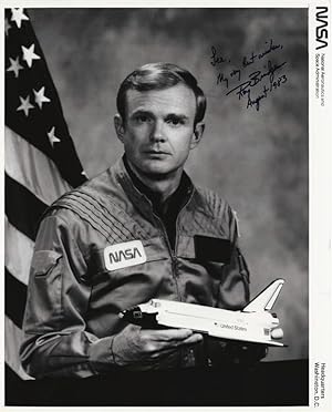 SIGNED PHOTOGRAPH OF NASA ADMINISTRATOR AND SHUTTLE ASTRONAUT ROY BRIDGES
