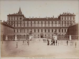 3715 Torino - Palazzo Reale ; Edifizio Cominciato Nel 1660 ( avec Personnages ) . Italie