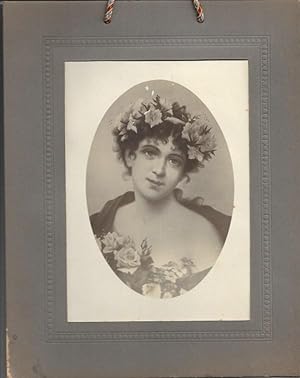 Sept Portraits Romantiques Photographiques D'actrices Vers 1880