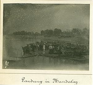 Birmanie, Burma, Mandalay, le port, chargement de bateaux
