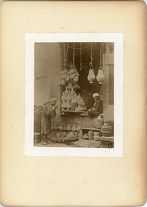 Lekegian, Egypte, Marchand de gargoulettes, ca.1900 contretype argentique