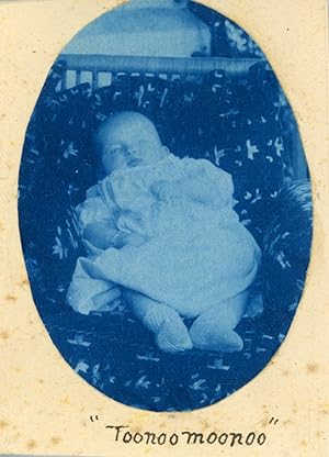 France, Nourrisson qui dort, ca.1900, vintage cyanotype print