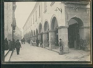 Italie, Naples, Une rue et son arcade, ca.1900, Vintage silver print