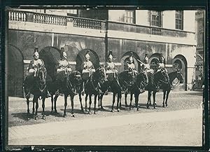 Écosse, Édimbourg, Cavaliers militaires en rang, ca.1900, Vintage silver print