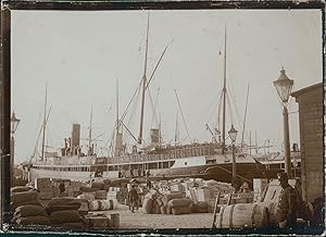 France, Marseille, Un bateau marchand à quai dans le port de Marseille, ca.1900, Vintage citrate ...