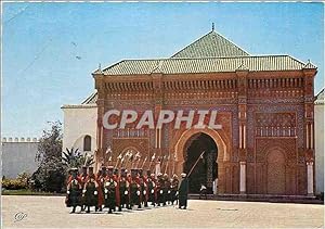 Carte Postale Moderne Le Maroc en Lumicolor La Garde Royale a la Porte du Palais Militaria