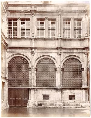France, Rouen, façade typique, ornements, sculptures