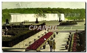 Carte Postale Ancienne The American Falls as Seen from the colourful flower gardens on the canadi...