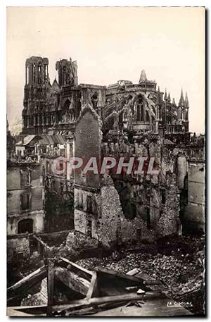 Carte Postale Moderne Reims La cathédrale et les quartiers avoisinants apres le bombardement 1914...