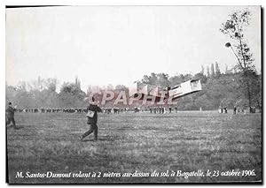 Reproduction M Santos Dumont volant a 2 metres au-dessus du sol a Bagatelle