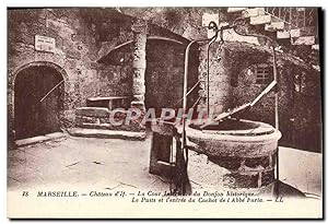 Carte Postale Ancienne Marseille Château La Cour Intérieur du Donjon Le puits et l'entrée du cach...