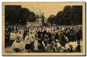 Carte Postale Ancienne Lourdes Procession du Tres Saint Sacrement sur l'esplanade