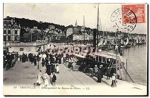 Carte Postale Ancienne Trouville Debarquement du Bateau de Havre