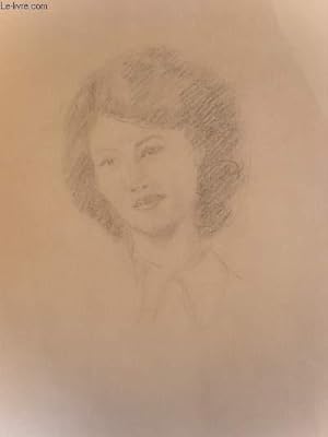 Portrait original d'une femme brune, de face.
