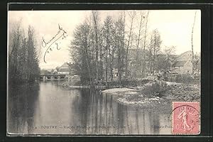 Carte postale Toutry, Vue du Moulin et du Pont sur la riviere