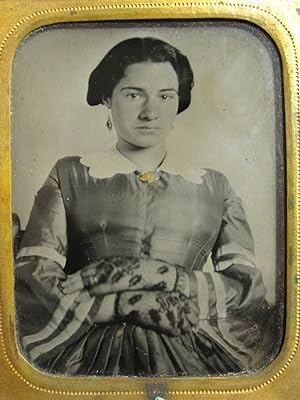ANTIQUE CIVIL WAR ERA AMERICAN BEAUTY YOUNG LADY GIRL GLOVES OLD TINTYPE PHOTO