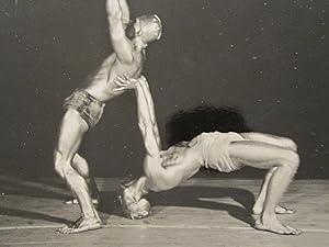 VINTAGE AMERICAN STRONG YOUNG MEN BULGING MUSCLES 1940 GOLD SKIN GAY INT PHOTO