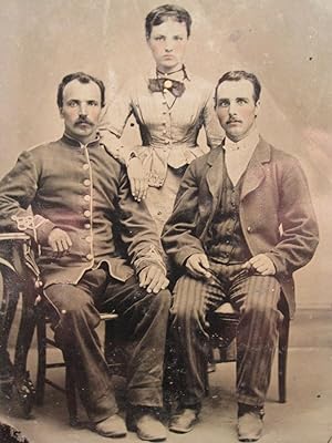 ANTIQUE ARTISTIC BEAUTY CIVIL WAR ERA BROTHERS IN ARMS SISTER OLD TINTYPE PHOTO